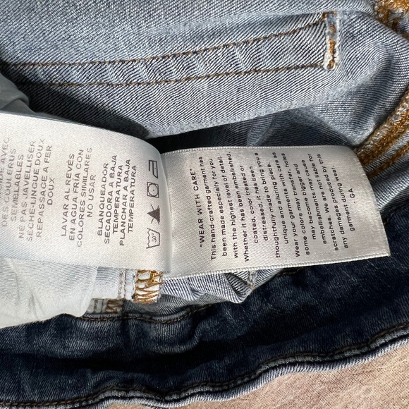 Good American Straight Leg Jean - Picture 9 of 9